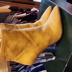 NIB Jessica Simpson Tarek Fawny Microsuede Clear Heel Ankle Boots 6